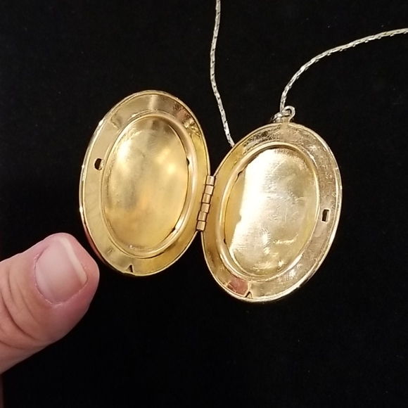 Large locket necklace - Picture 3 of 7